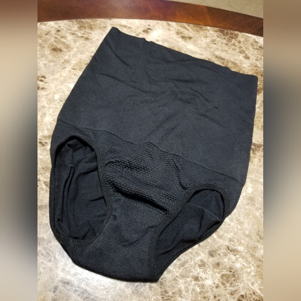 New Black Soft Shapewear with 4 Flex Bones-L